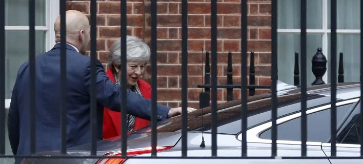 Στηρίζει Μέι ο Ιρλανδός ΥΠΕΞ: Χαοτικό το Brexit χωρίς συμφωνία